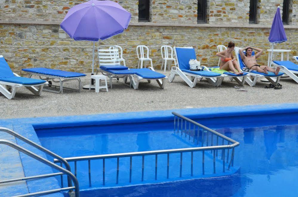 Hotel Vergi オロクリニ エクステリア 写真