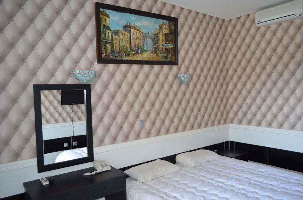 Hotel Vergi オロクリニ エクステリア 写真